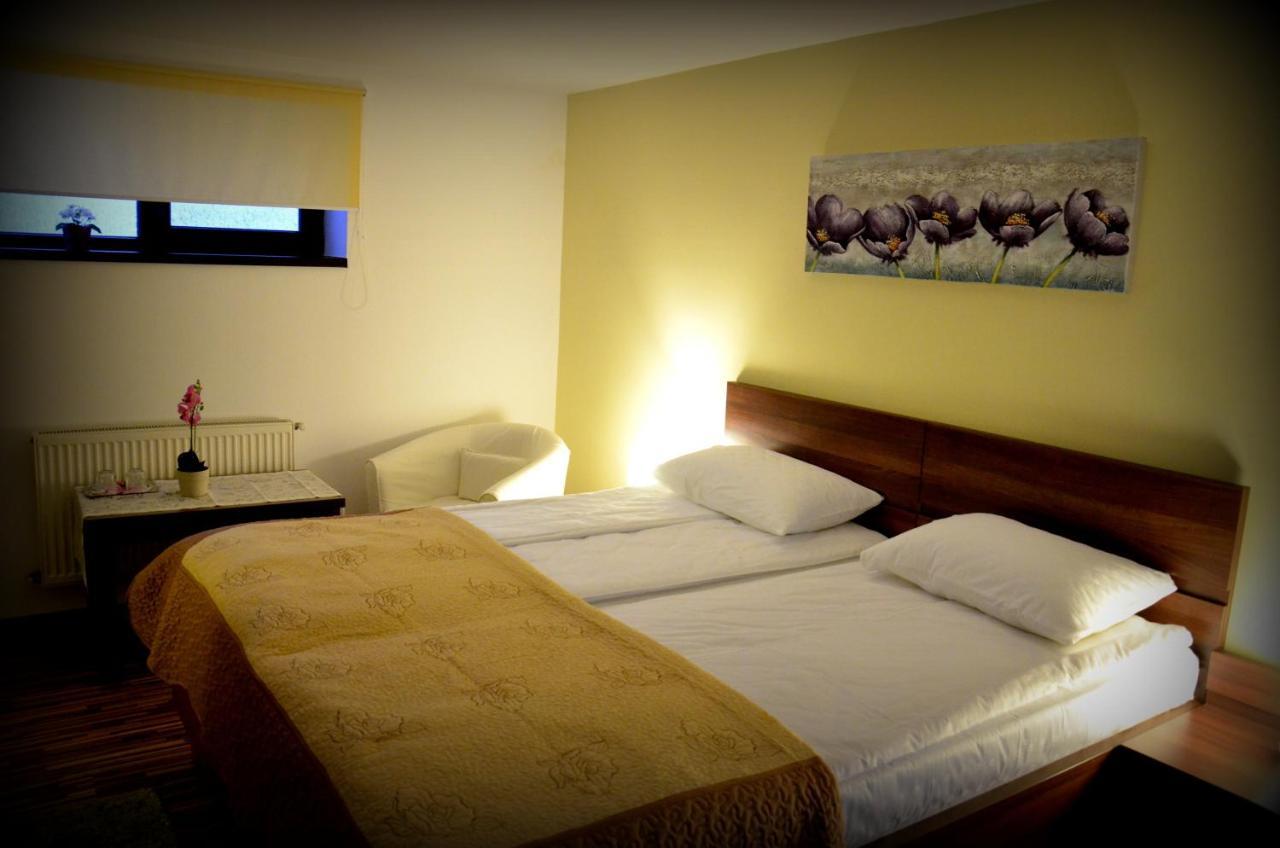 Cazare La Troita Hotel Codlea Bagian luar foto