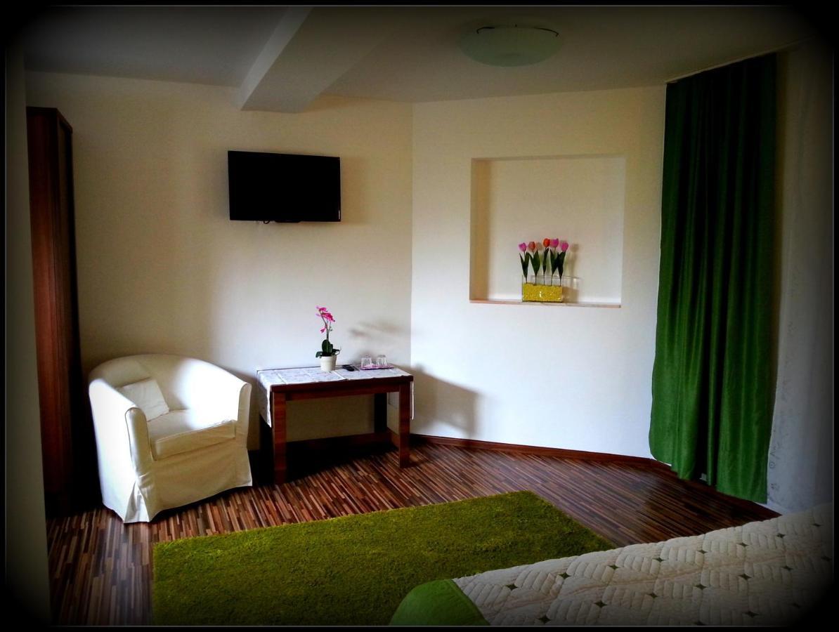 Cazare La Troita Hotel Codlea Bagian luar foto