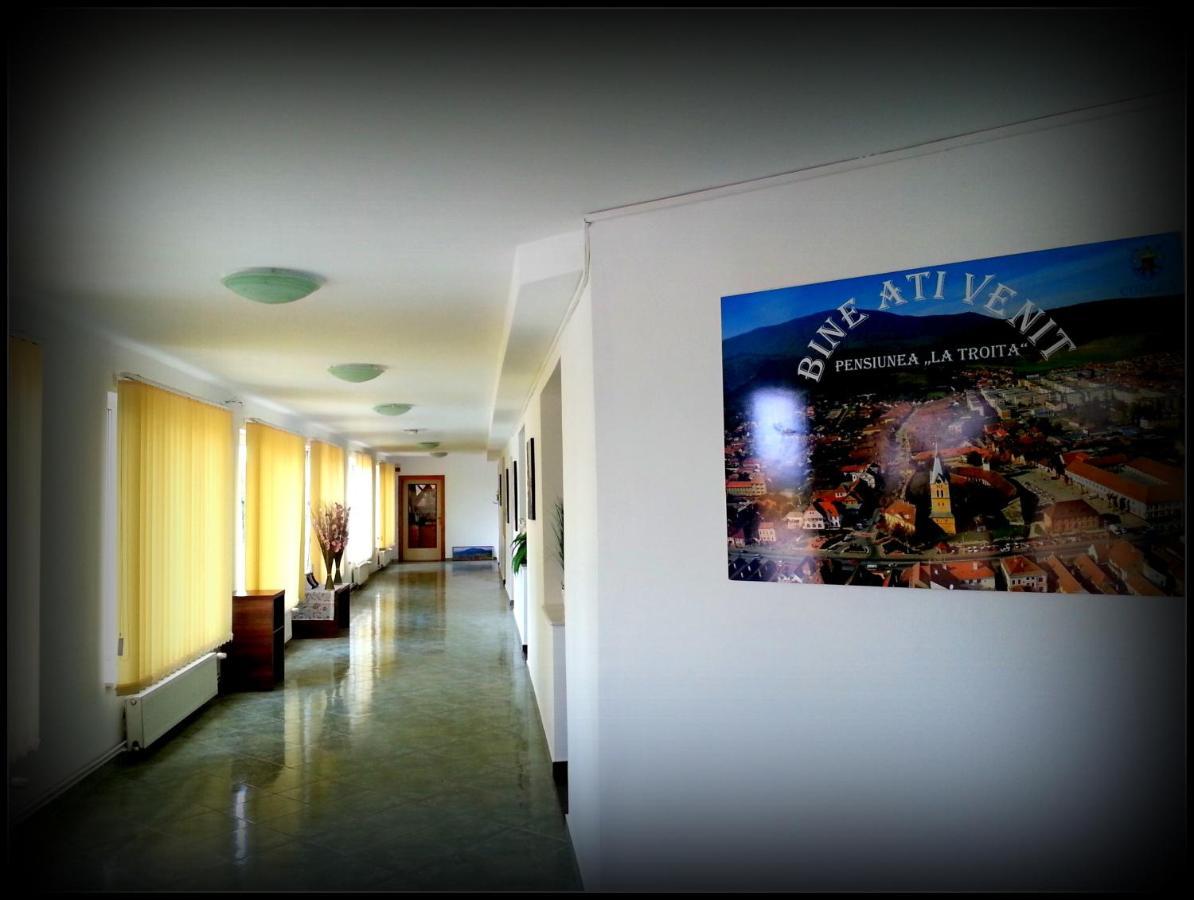 Cazare La Troita Hotel Codlea Bagian luar foto