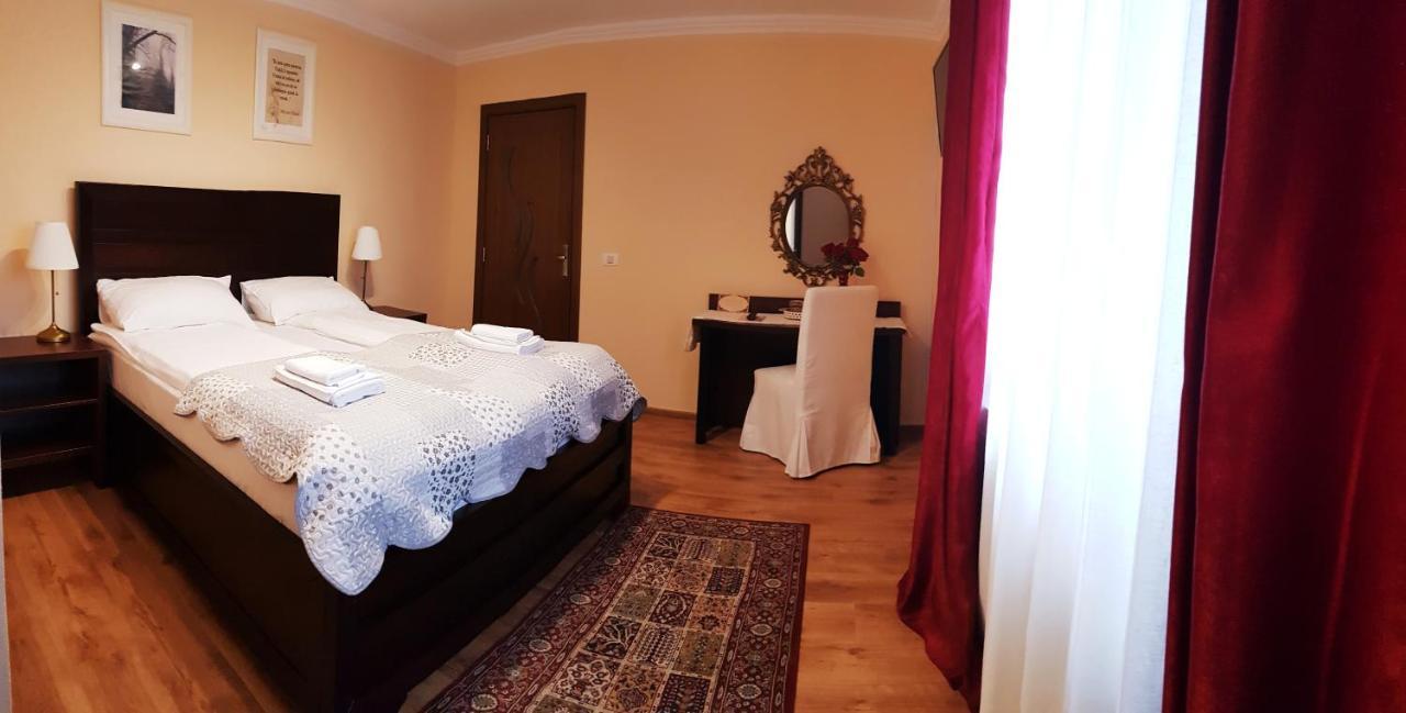 Cazare La Troita Hotel Codlea Bagian luar foto
