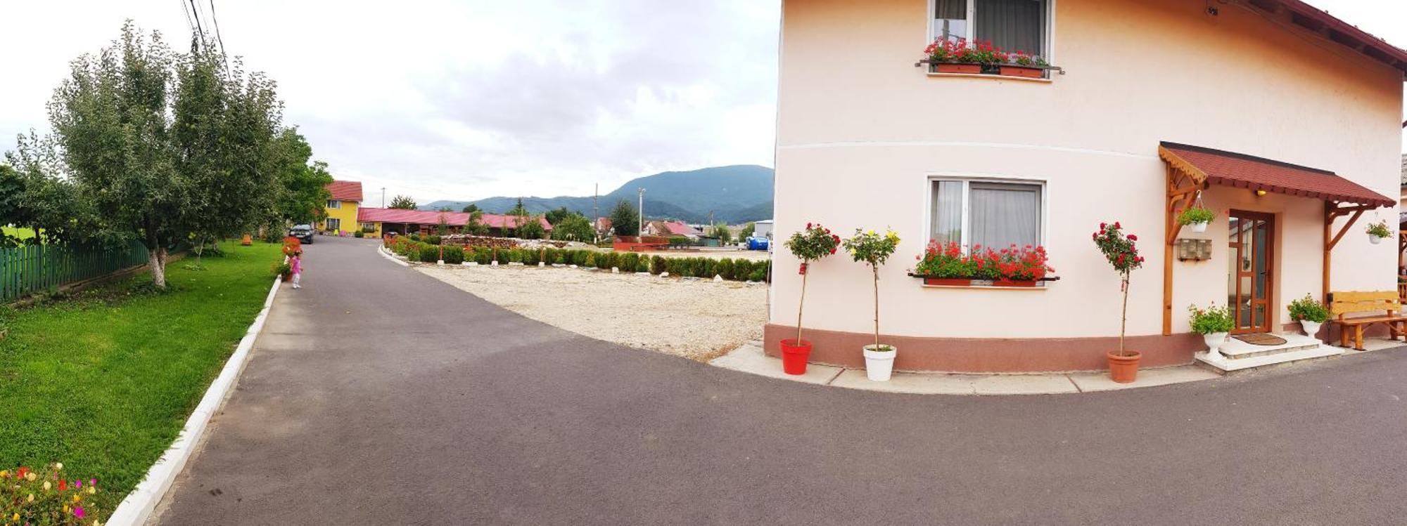 Cazare La Troita Hotel Codlea Bagian luar foto